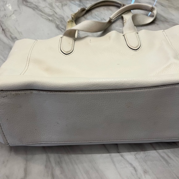 Coach White Structured Tote Bag with Spacious Interior - Picture 4 of 6